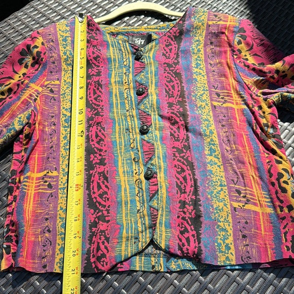 Funky Patterned Vintage Cropped Top - Picture 6 of 6